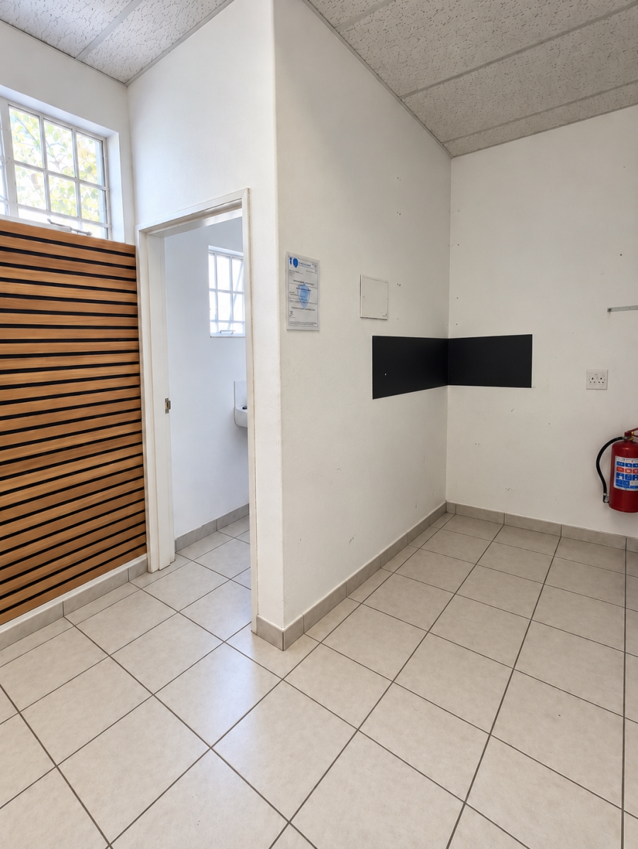 To Let Commercial Property for Rent in Vincent Eastern Cape